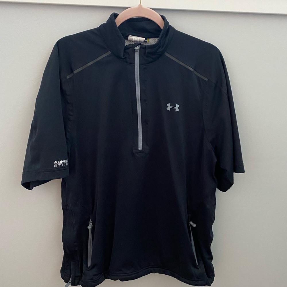 Men’s Under Armour Storm Short Sleeved 1/4 Zip. Size L.